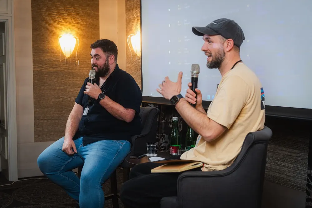 Jaro Chrapko počas rozhovoru na Meetupe #2